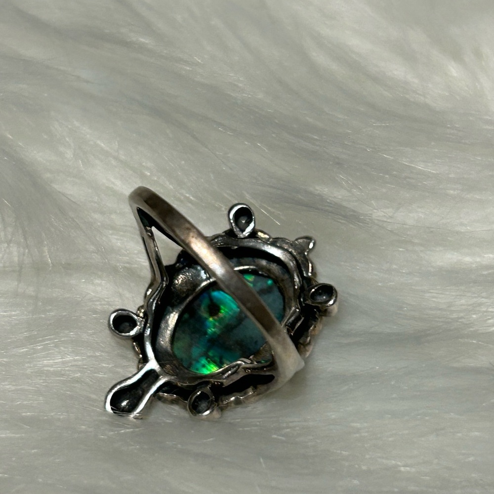 Elegant Silver and Green Abalone Ring - Picture 4 of 6